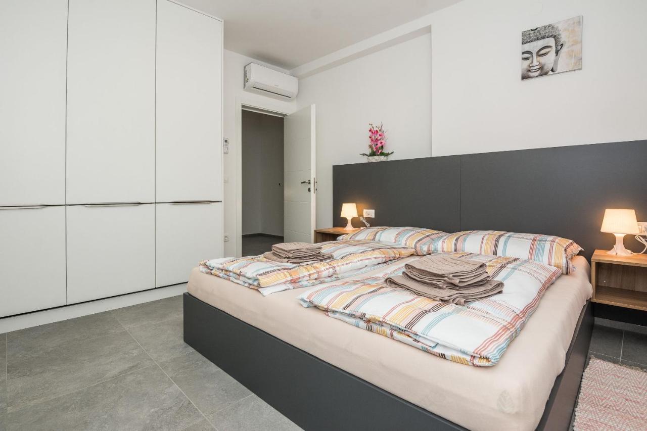 Apartment Spanic 1 Vir Exterior photo