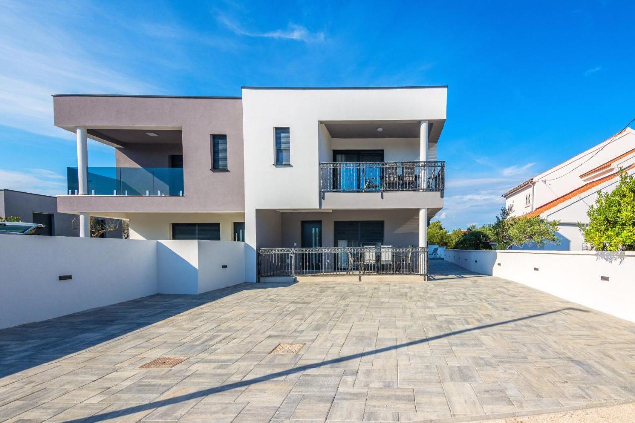 Apartment Spanic 1 Vir Exterior photo