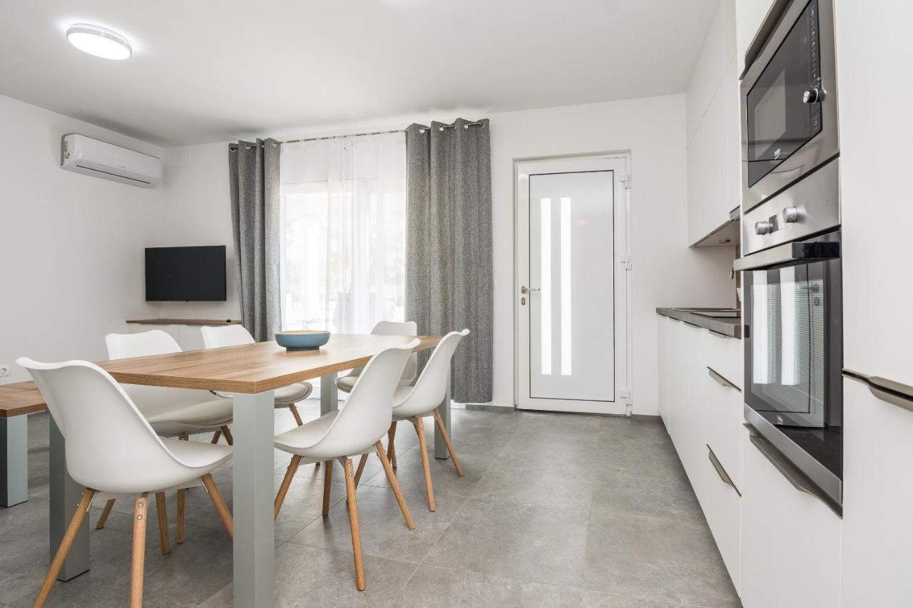 Apartment Spanic 1 Vir Exterior photo