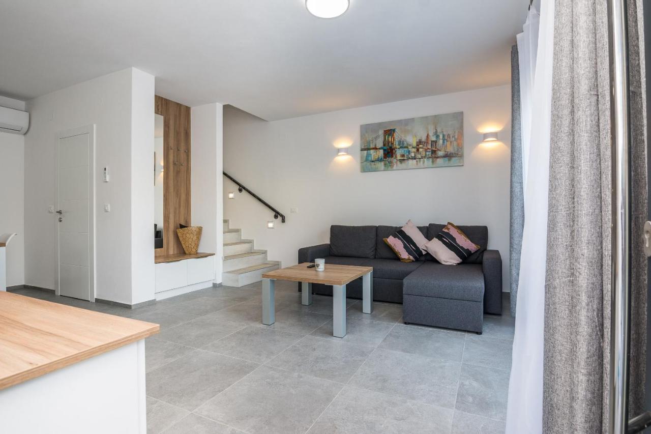 Apartment Spanic 1 Vir Exterior photo