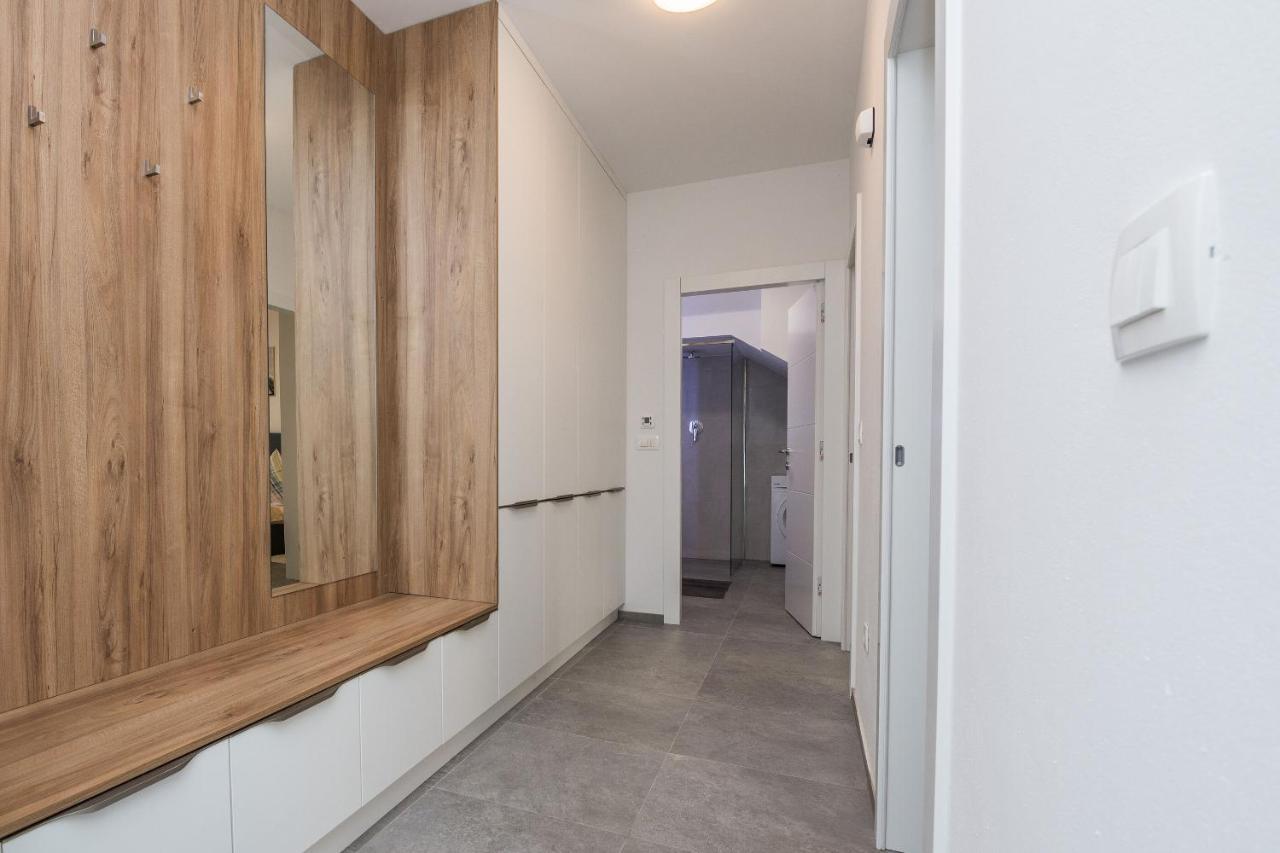 Apartment Spanic 1 Vir Exterior photo