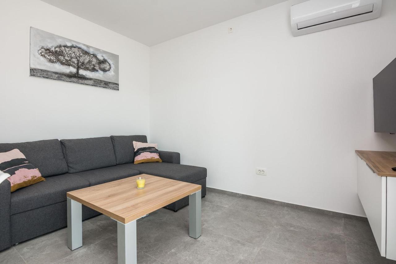 Apartment Spanic 1 Vir Exterior photo